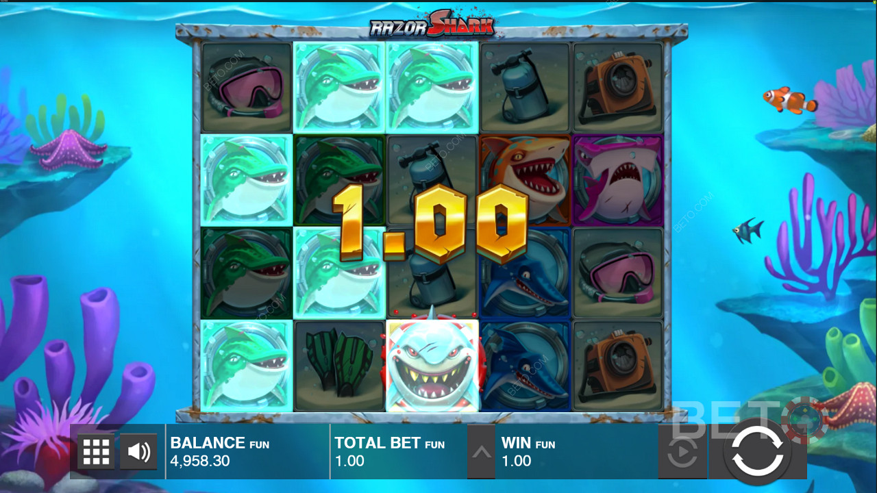 Gebruik het Wild symbool om winsten te creëren in Razor Shark slot