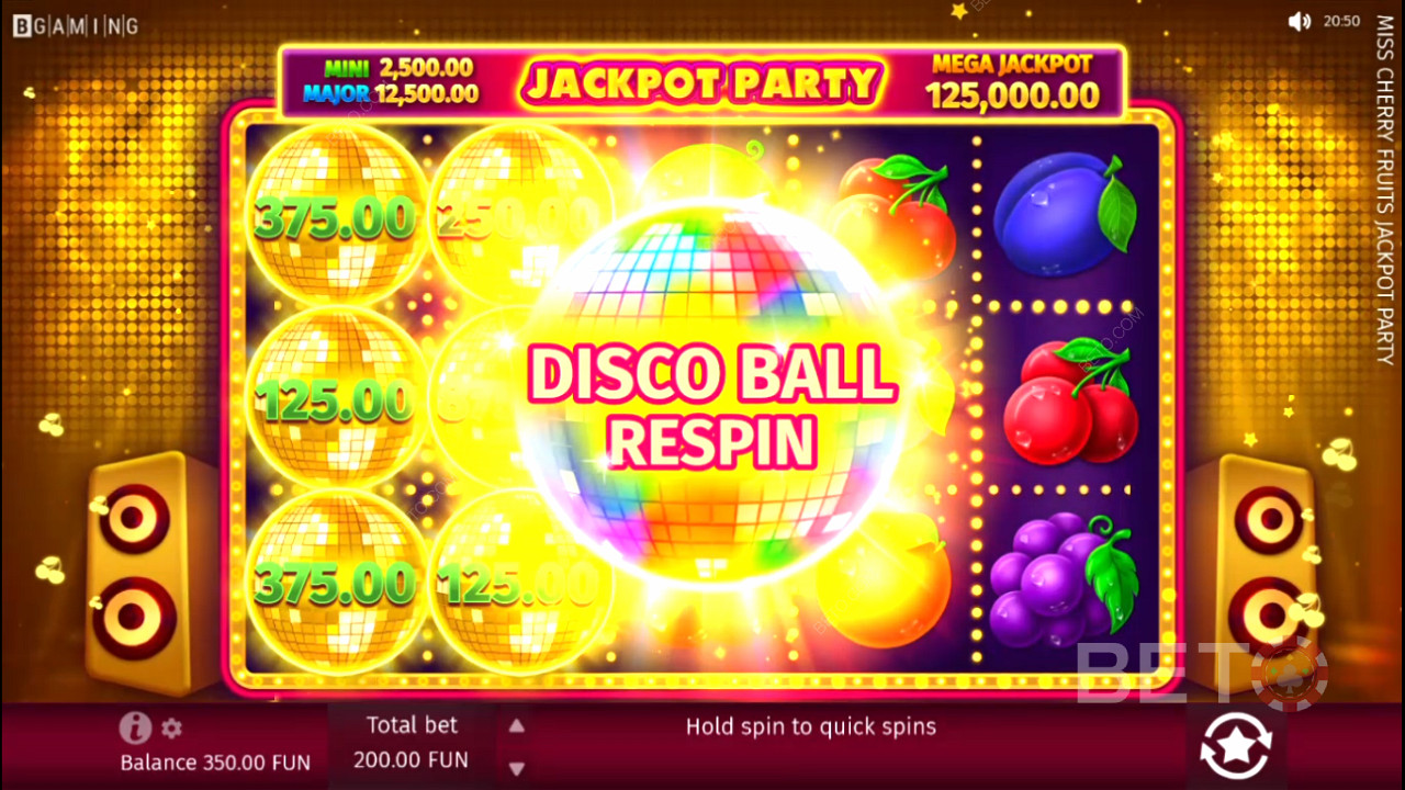 Land zes of meer Disco Balls op de rollen om de Disco Ball Respin-functie te ontgrendelen.